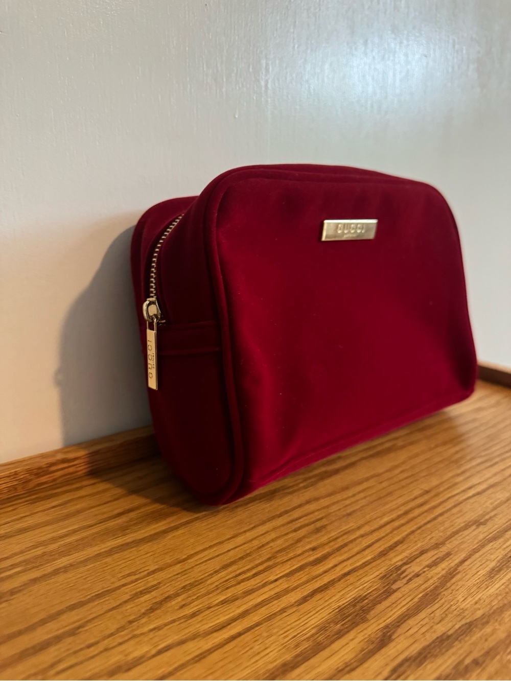 Gucci Burgundy Velvet Makeup Pouch with Gold Plaque - Picture 2 of 6